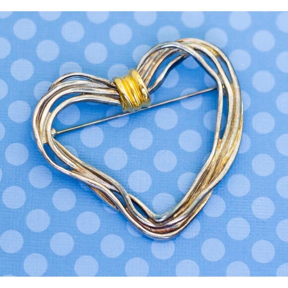 Vintage Minimalist Golden Heart Brooch - M25 - Picture 1 of 2